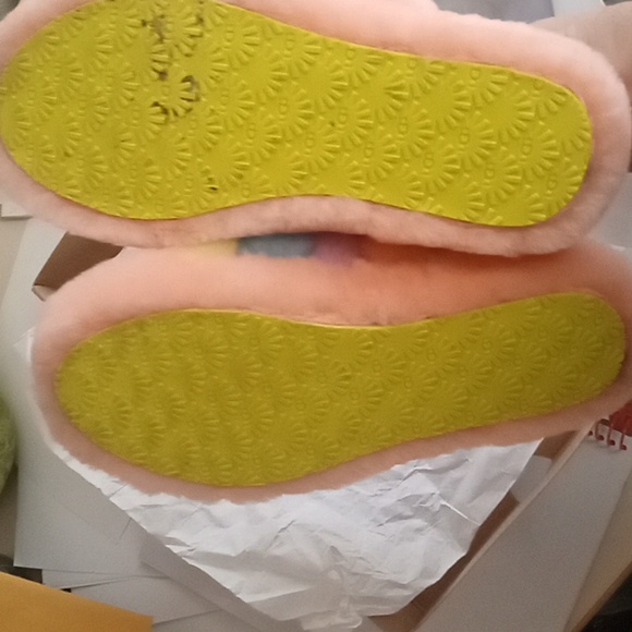 Ugg slides - Picture 4 of 4